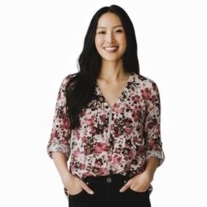 Candies, Women’s Floral blouse. 1/2 Zip, V-Neck. Size M. Pink, White, Blk.